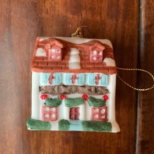 🍓 3/$20 Ceramic Snowy House Ornament